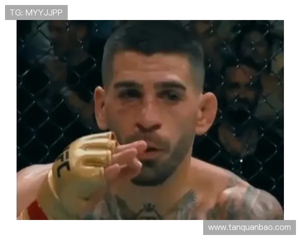 托普里亚:UFC 双冠王的精准预言与暴力美学